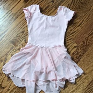 Pink dance leotard. Short sleeve skirted.